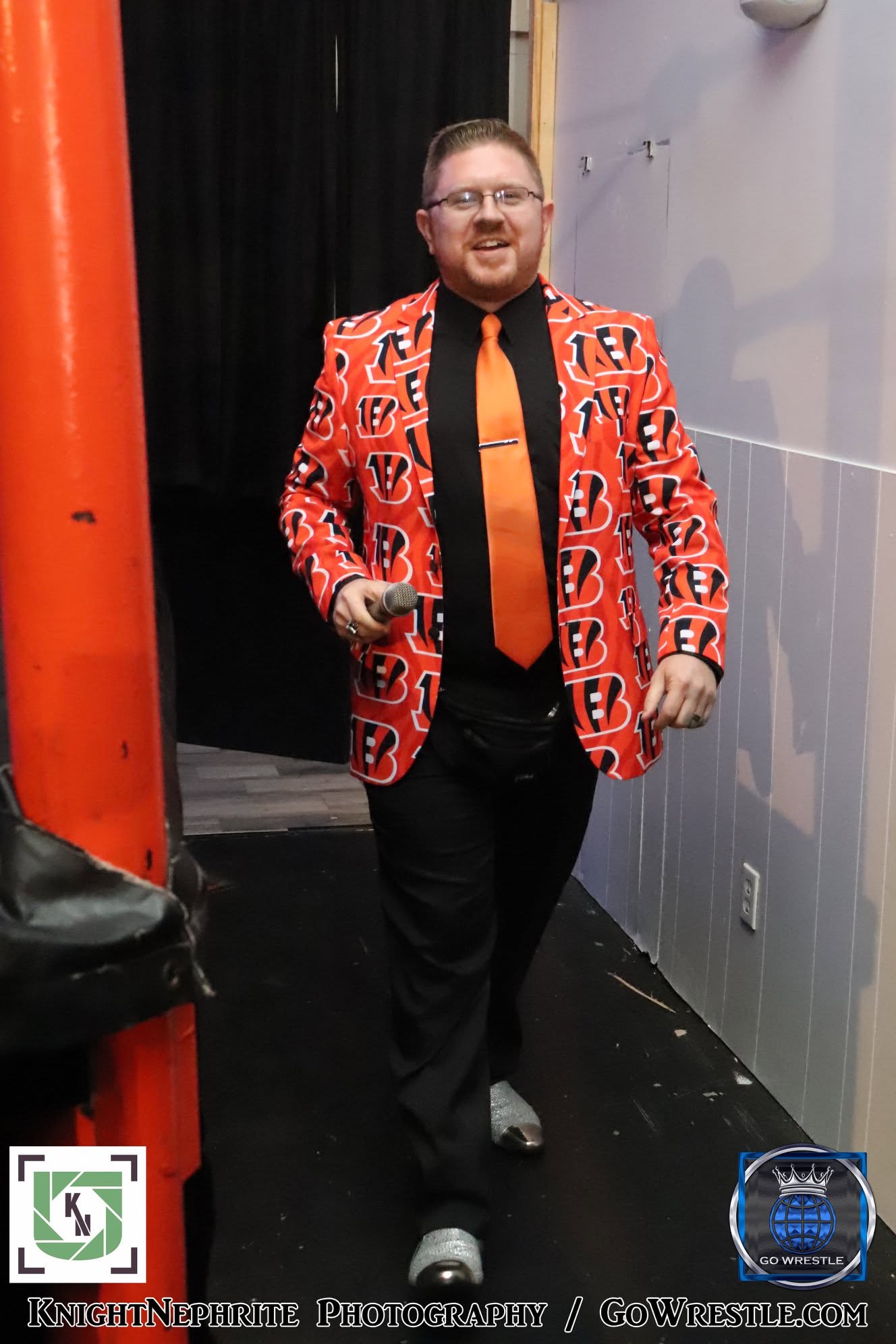 The Young Professor enters in a very special Bengal's suit jacket!